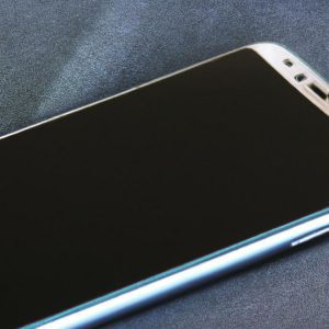 Jak wyczyścić głośnik w telefonie?